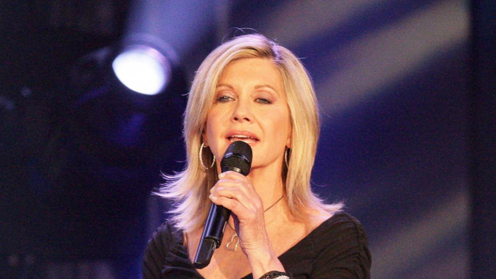 PHOTO: In this May 8, 2008, file photo, Olivia Newton-John performs at CBS Studio Center in Studio City, Calif.