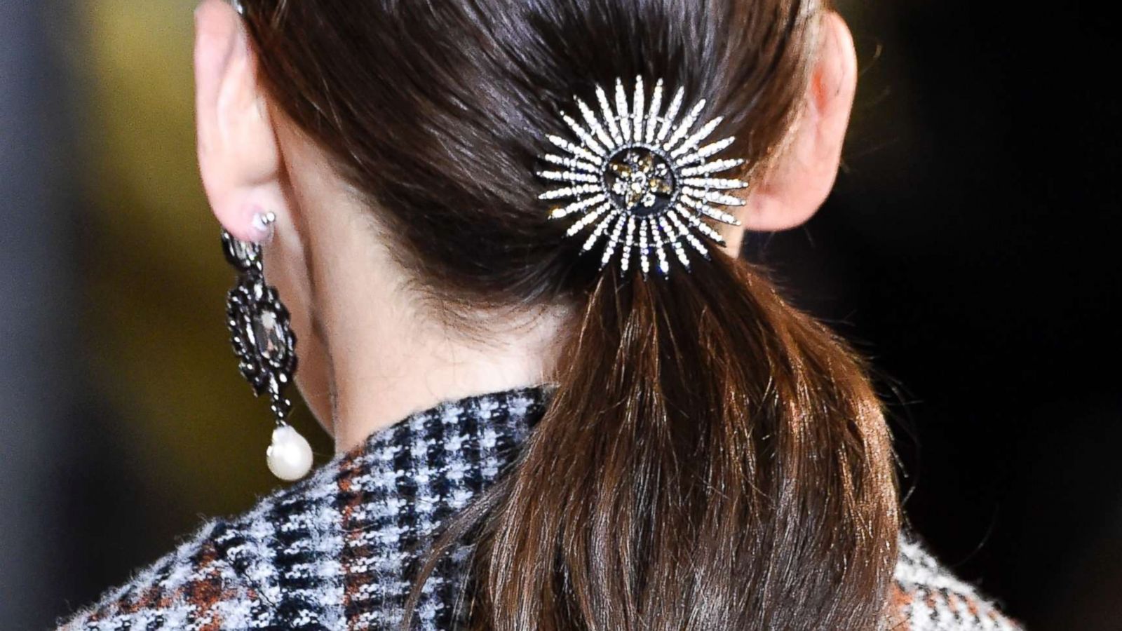Hair bows are the claw clips of 2022, and this is how to wear it