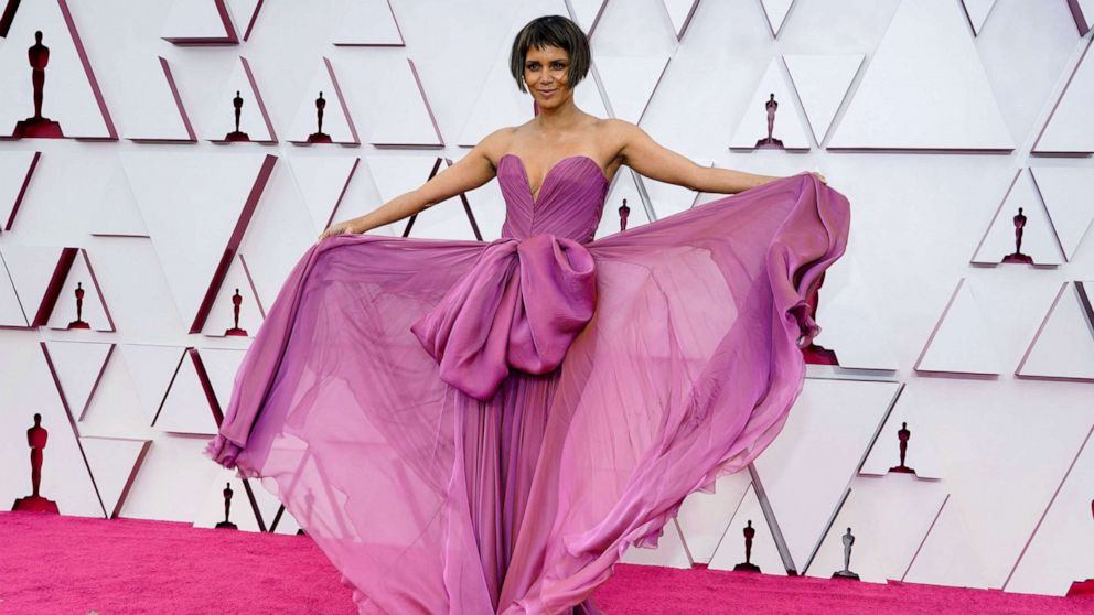 PHOTO: Halle Berry arrives to the Oscars red carpet for the 93rd Academy Awards in Los Angeles, April 25, 2021. 