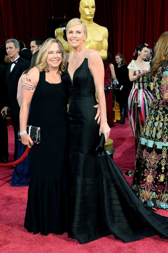 PHOTO: Charlize Theron and mother Gerda Jacoba Aletta Maritz attend the Academy Awards.