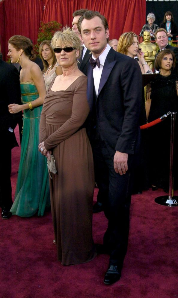 PHOTO: Jude Law and mother Maggie attend the 76th annual Academy Awards.