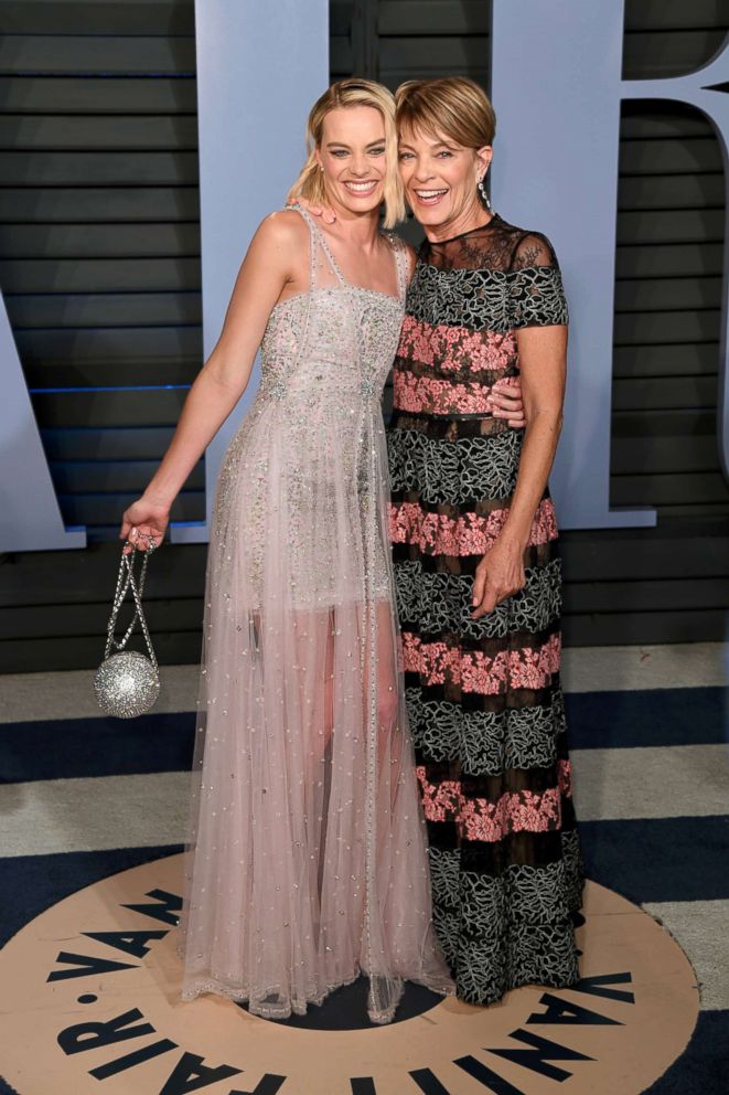 PHOTO: Margot Robbie and mother Sarie Kessler arrive at the Vanity Fair Oscar Party held in Beverly Hills, March 4, 2018.