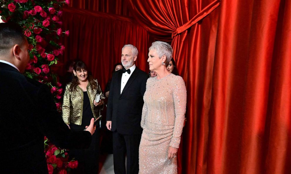 PHOTO: Jamie Lee Curtis and her husband Christopher Guest attend the 95th Annual Academy Awards at the Dolby Theatre in Hollywood, March 12, 2023.