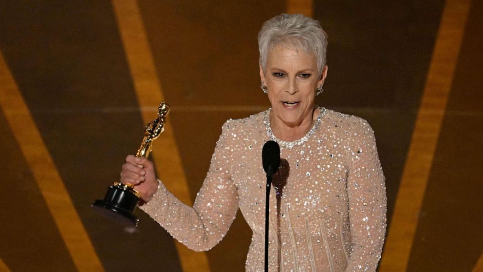 PHOTO: Jamie Lee Curtis accepts the Oscar for Best Actress in a Supporting Role for 