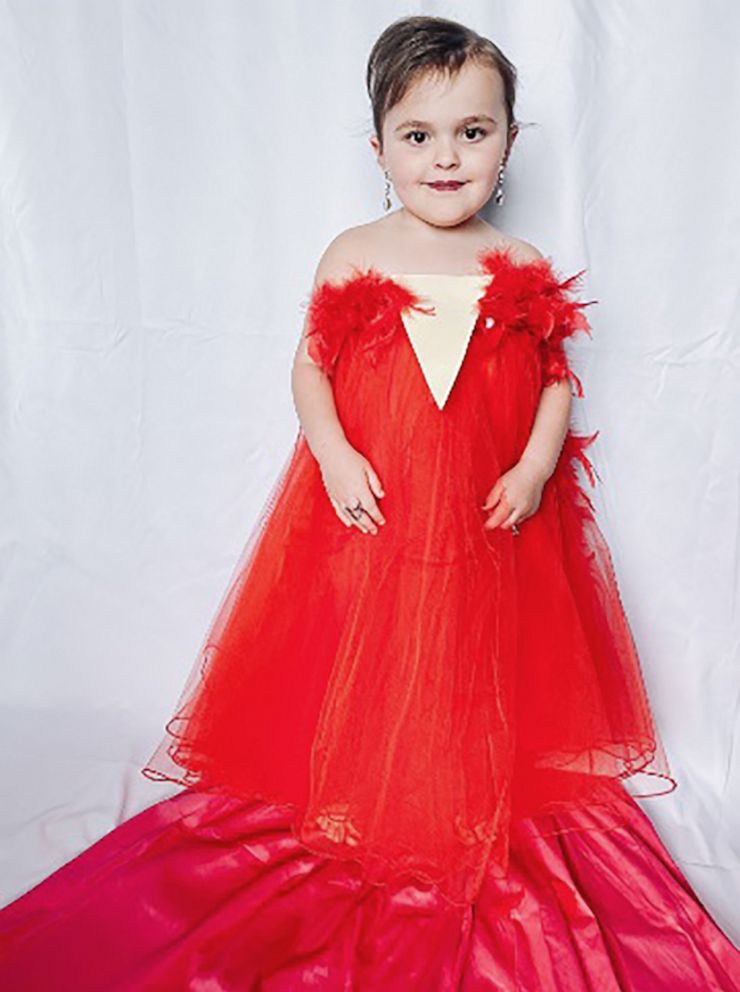 PHOTO: Haven Garza, 4, left, dressed like Amanda Seyfried from the 2021 Oscars, right, using a red tulle shirt and boa.