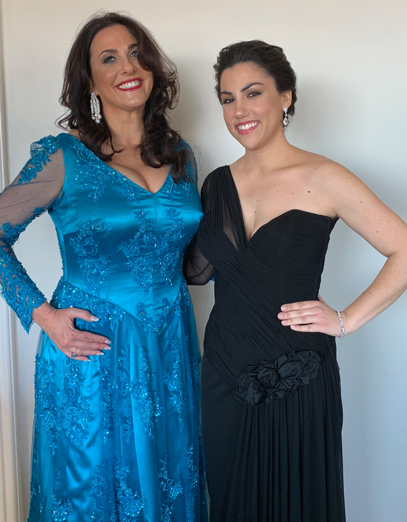 PHOTO: Los Angeles teacher Melissa Berton and her daughter and "Period. End of Sentence" executive producer Helen Yenser pose before departing for the Oscars.