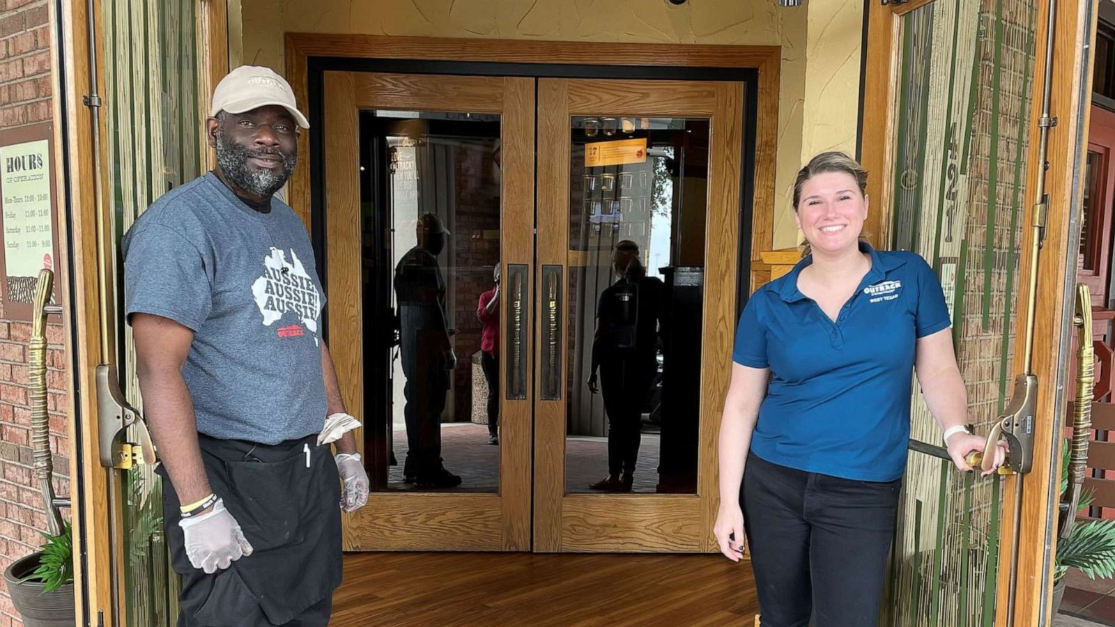 PHOTO: Kenneth Smith, 50, pictured outside of an Outback Steakhouse in Forth Worth, Texas, with Laura Hodges, 33.