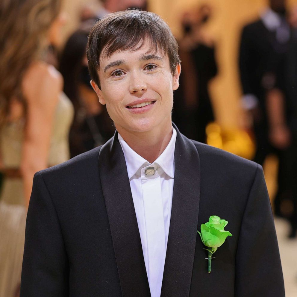 Elliot Page makes Met Gala debut, walks 1st red carpet since coming out as trans - Good Morning America Elliot Page makes Met Gala debut, walks 1st red carpet since coming out as trans - Good Morning America