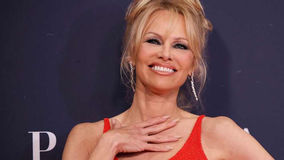 VIDEO: Pamela Anderson talks Broadway debut in 'Chicago'