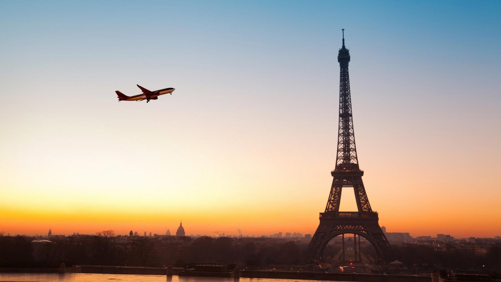 PHOTO: In this undated stock photo a flight to Paris is seen.