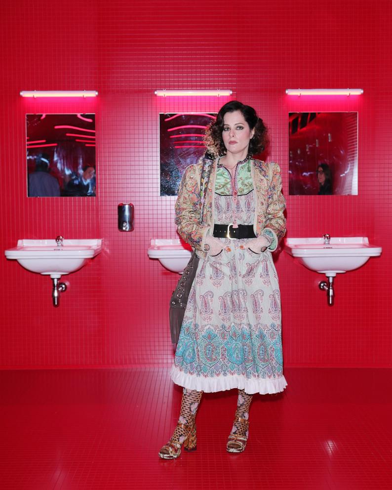 PHOTO: Parker Posey attends Valentino "Le meta-theatre des intimites" show as part of Paris Fashion Week on March 09, 2025 in Paris, France.