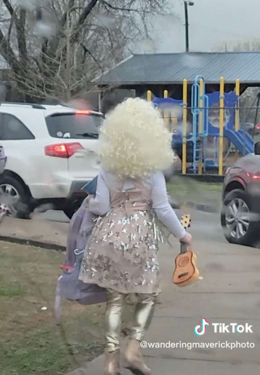 PHOTO: Dana Troglen's six-year-old daughter Stella went to school dressed up as Dolly Parton.