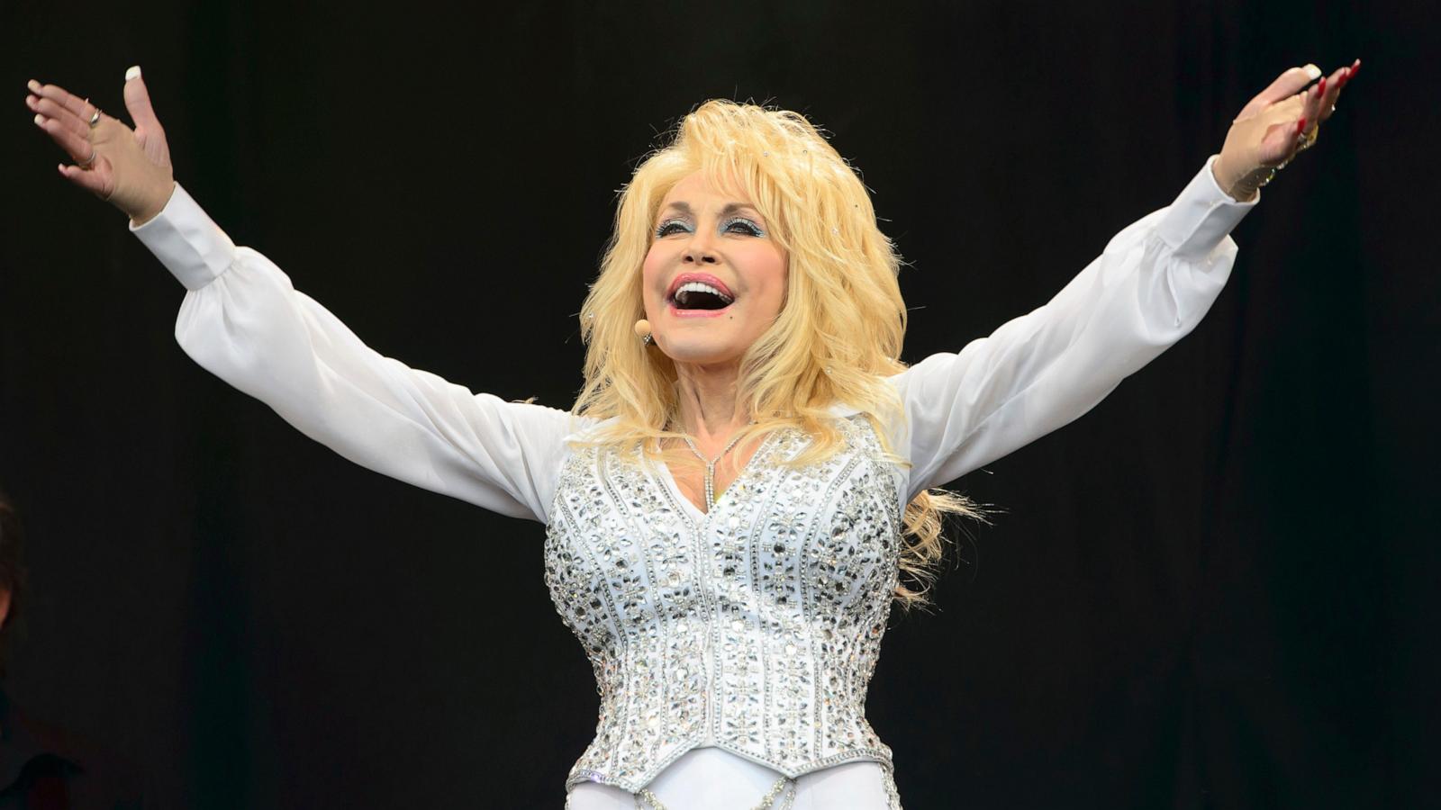 PHOTO: Dolly Parton performs at Glastonbury music festival, June 29, 2014.