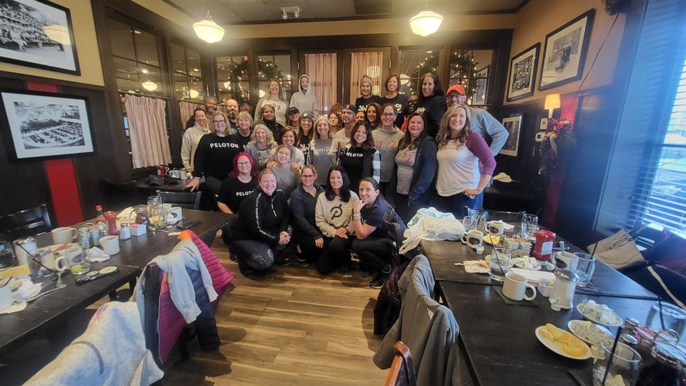 VIDEO: Peloton group gifts servers over $7K in tips