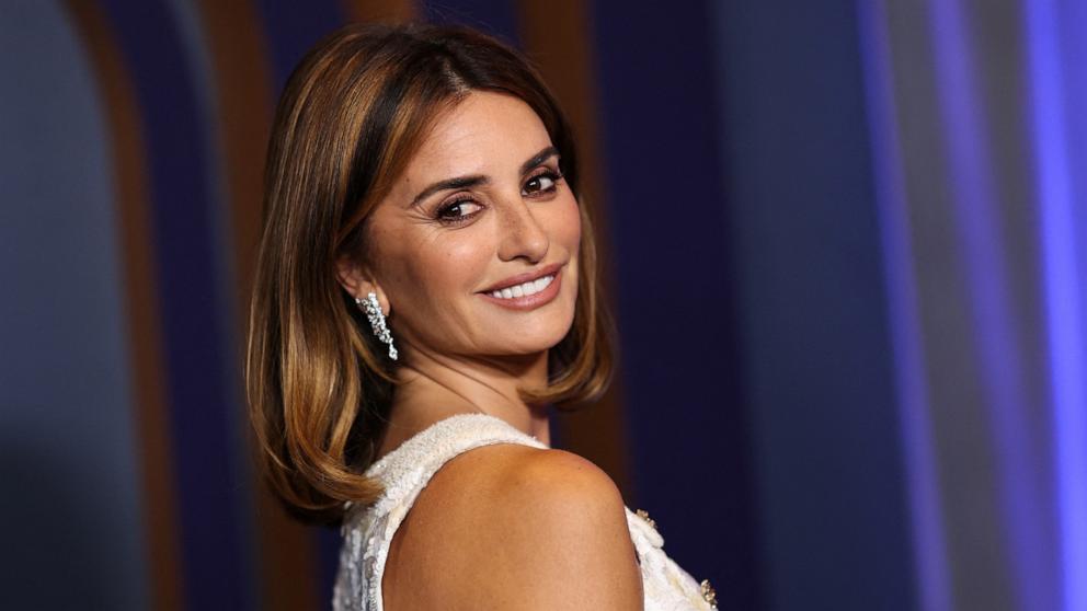 PHOTO: Penelope Cruz attends the 14th Governors Awards in Los Angeles, Jan. 9, 2024. 