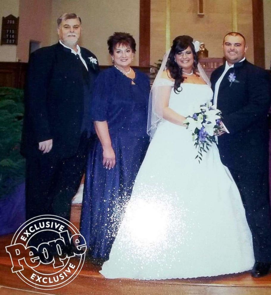 PHOTO: David and Sarah Bentley, right, and Steven and Debbie Hoffman, left, are pictured before their weight loss.