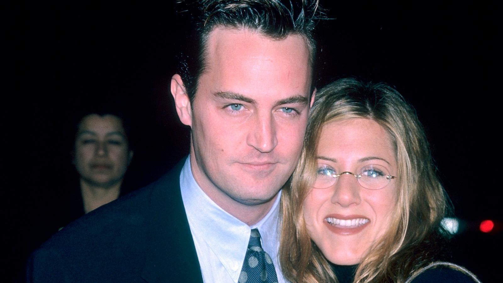 PHOTO: Actor Matthew Perry and actress Jennifer Aniston attend the "Kissing a Fool" Westwood Premiere, Feb. 18, 1998, at the Mann Plaza Theatre in Westwood, Calif.