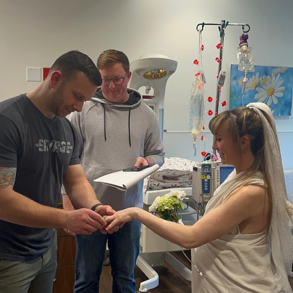 VIDEO: Couple marries at hospital hours before welcoming newborn 