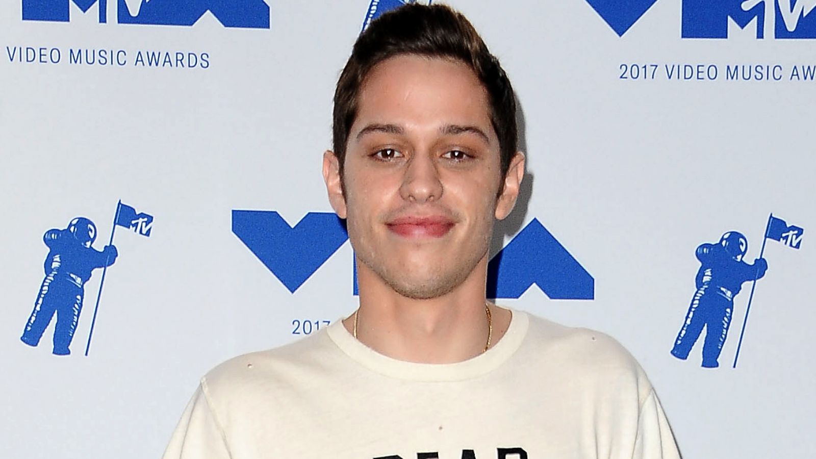 PHOTO: Pete Davidson poses in the press room at the 2017 MTV Video Music Awards at The Forum, Aug. 27, 2017, in Inglewood, Calif.