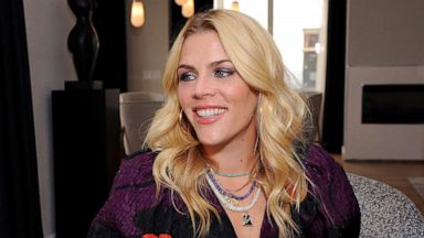 Busy Philipps / Busy Philipps Says Her Family Likes Spontaneous Travel : Busy philipps landed ...