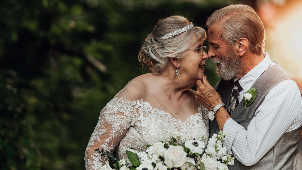 Photographer captures her own grandparents in stunning photos for their  60th wedding anniversary - ABC News