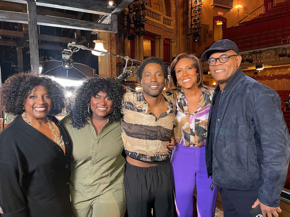 PHOTO: LaTanya Richardson Jackson, Danielle Brooks, John David Washington and Samuel L. Jackson pose with "GMA" co-anchor Robin Roberts.
