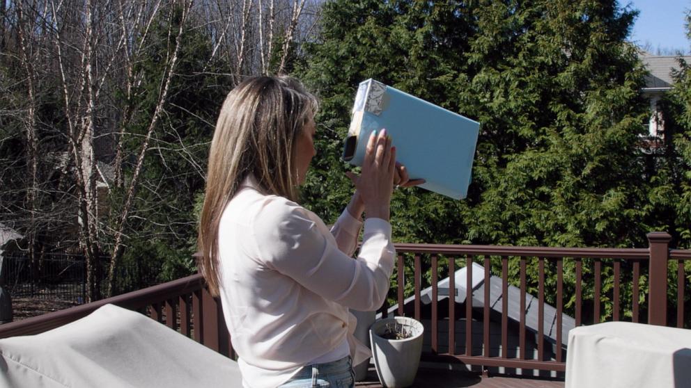 PHOTO: Ginger Zee, ABC's Chief Meteorologist, demonstrates how to create a solar eclipse viewer.