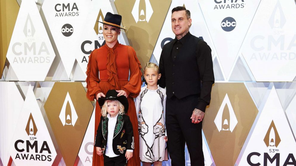 VIDEO: Women take center stage at the CMA Awards