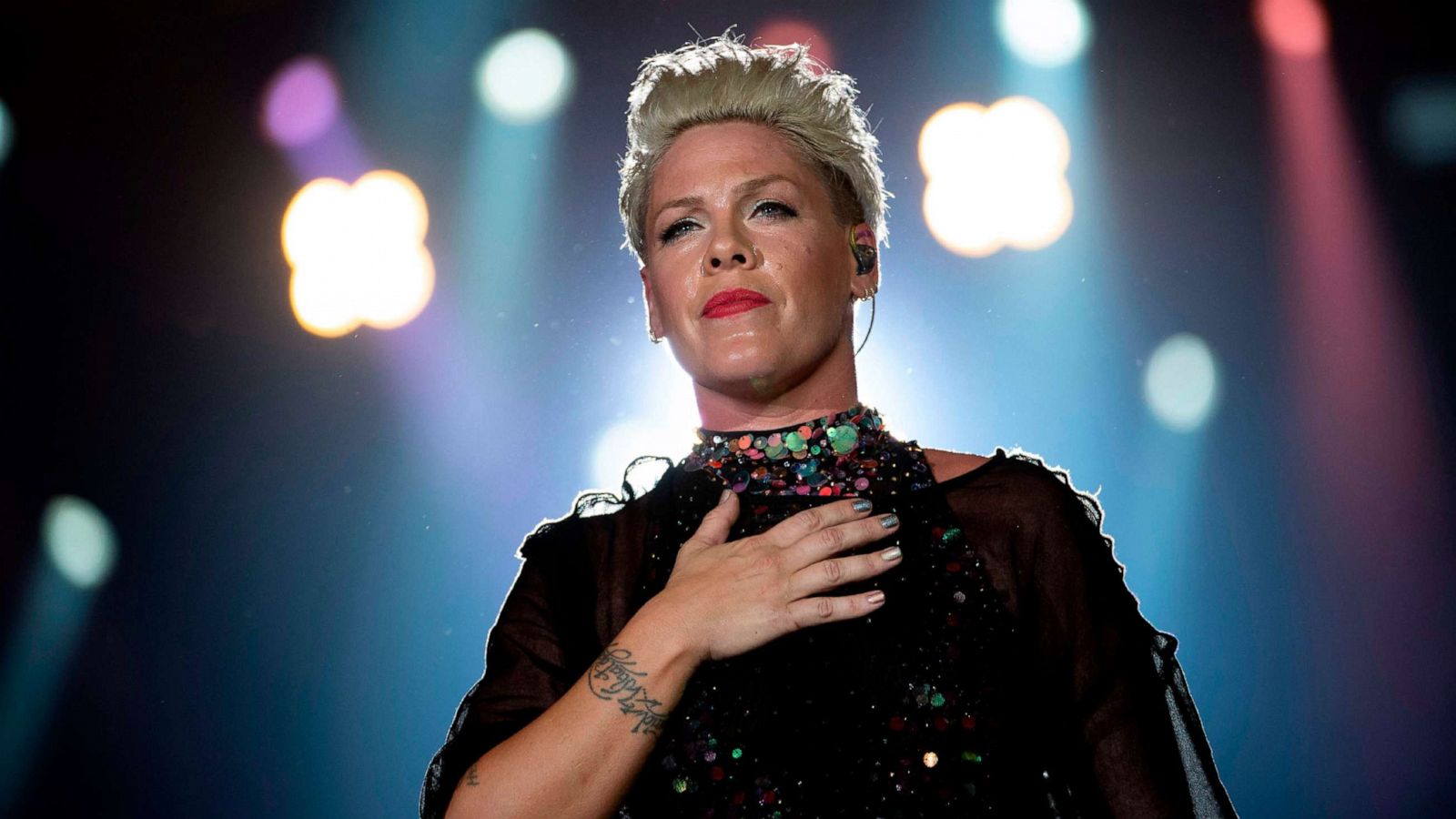 Super Bowl 2018 prop bet: Pink's national anthem performance goes