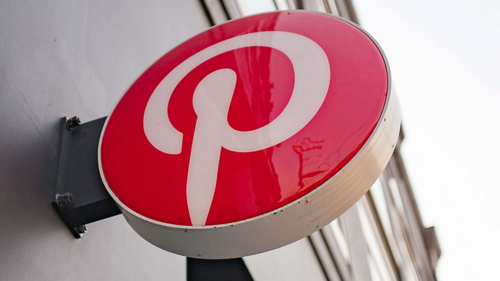 PHOTO: A sign with the company logo is posted outside the corporate headquarters of Pinterest in San Francisco, Oct. 13, 2017.