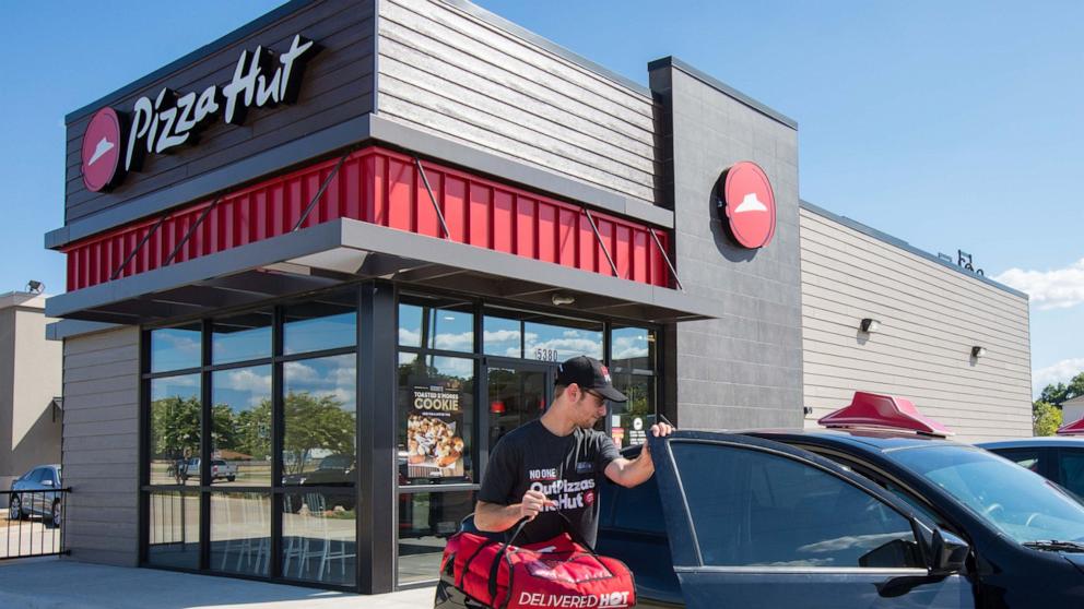 I ristoranti Pizza Hut in California potrebbero licenziare migliaia di persone con l’entrata in vigore della legge sul salario minimo