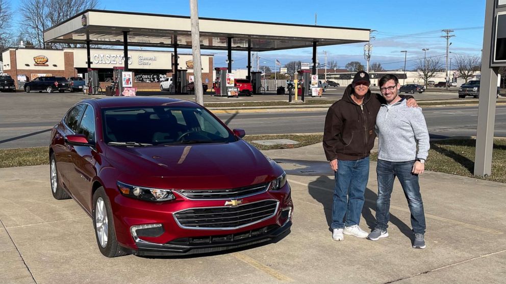 PHOTO: Tanner Langley, 28, a customer of the Tipton, Indiana, Pizza Hut said he and his family have been getting deliveries from Robert Peters since Langley was a child. Langley raised money in the community to help purchase a new car for Roberts.