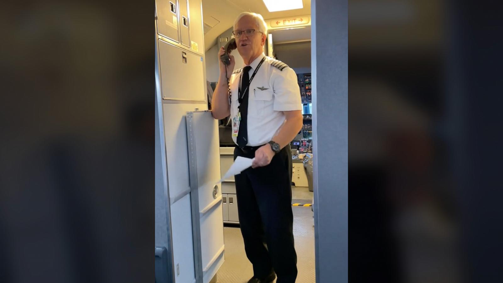 PHOTO: Retiring pilot gives emotional speech before his final flight.