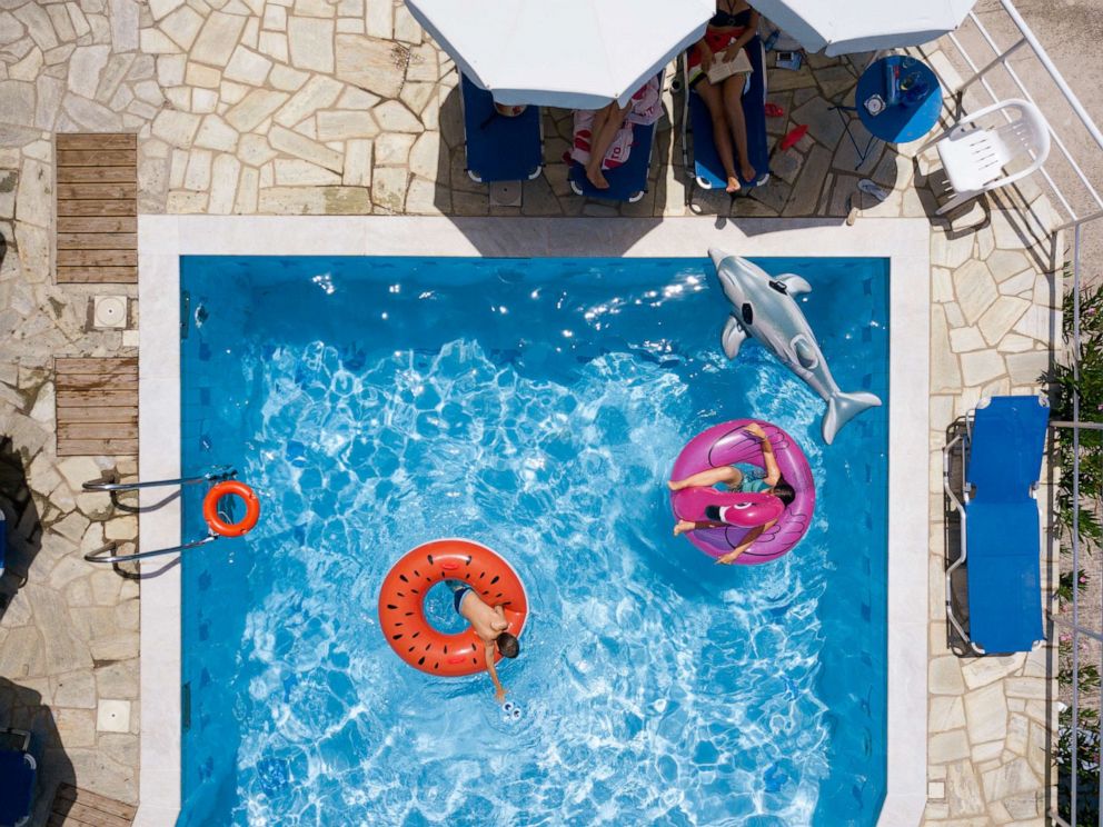 PHOTO: Children swim in a swimming pool.
