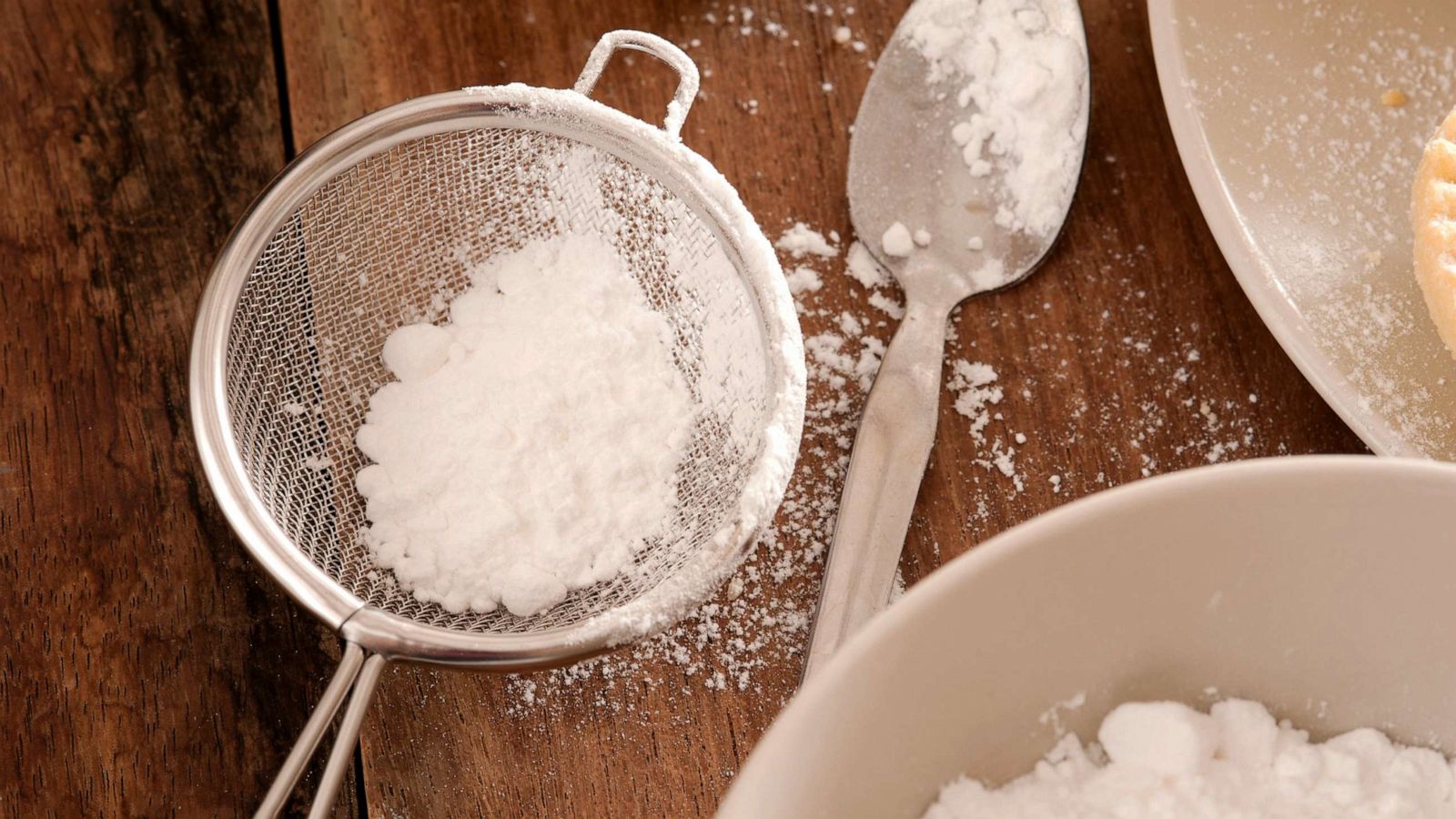 PHOTO: Powdered sugar