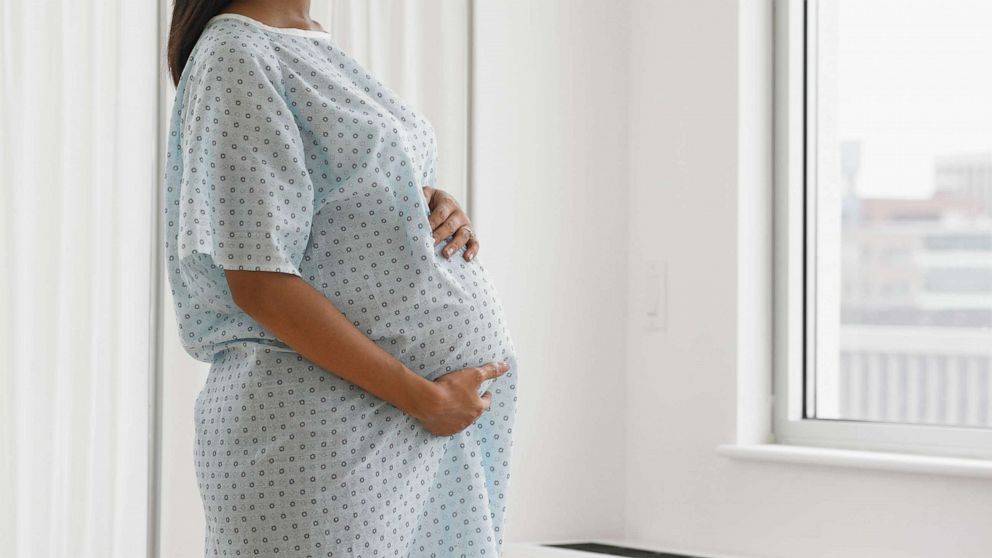 PHOTO: A pregnant woman in a hospital gown