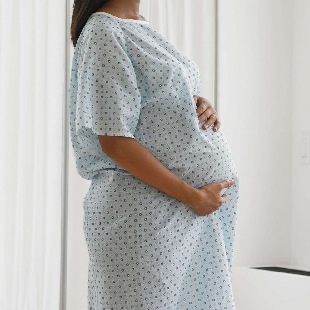 PHOTO: A pregnant woman in a hospital gown
