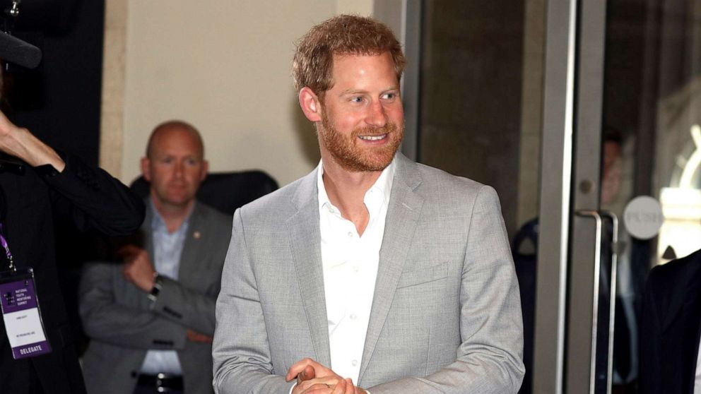 VIDEO: Prince Harry and Duchess Meghan welcome Yankees and Red Sox 