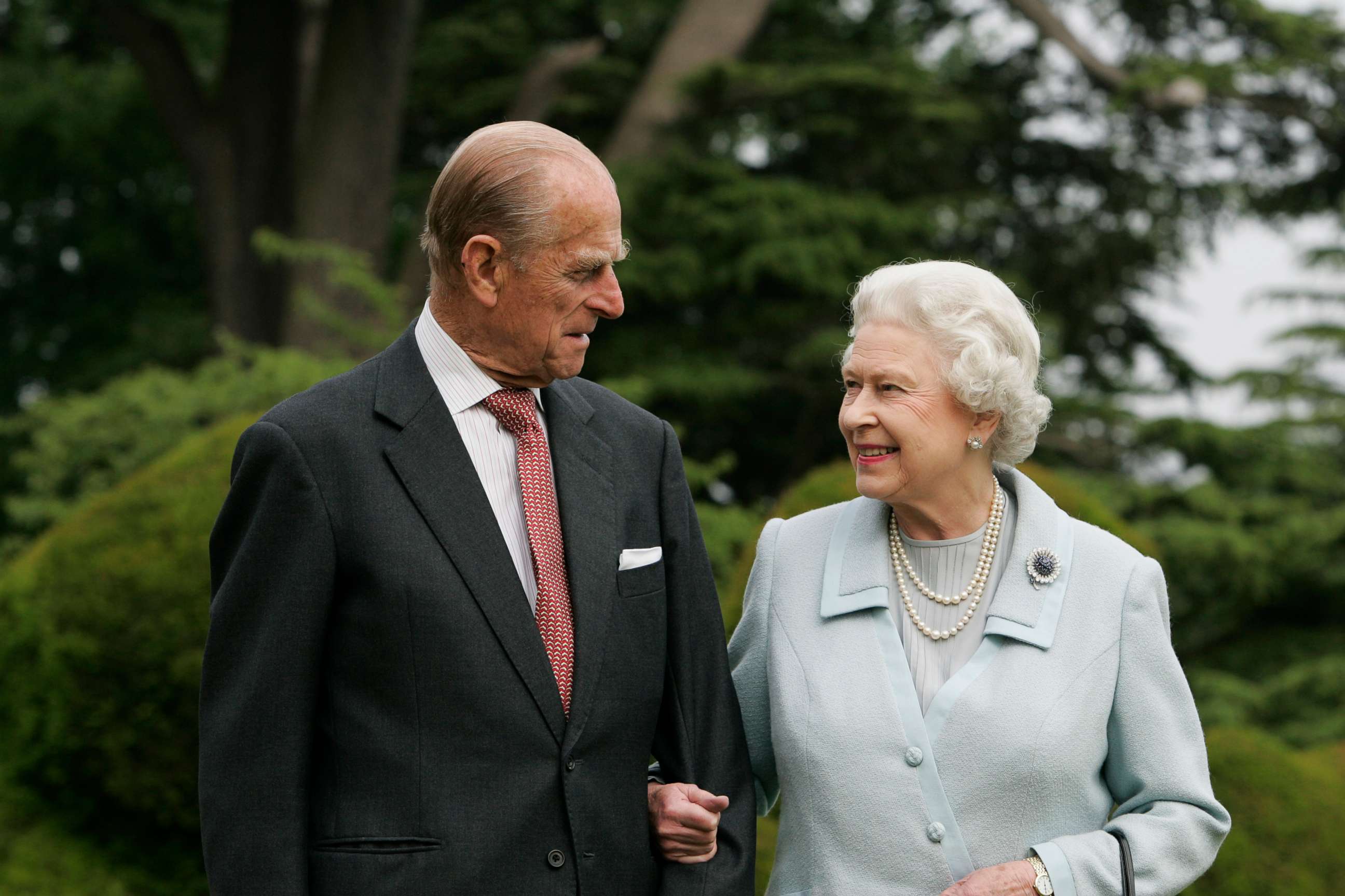 PHOTO: Queen Elizabeth II and Prince Philip, The Duke of Edinburgh re-visit Broadlands, to mark their Diamond Wedding Anniversary on Nov. 20, 2007.