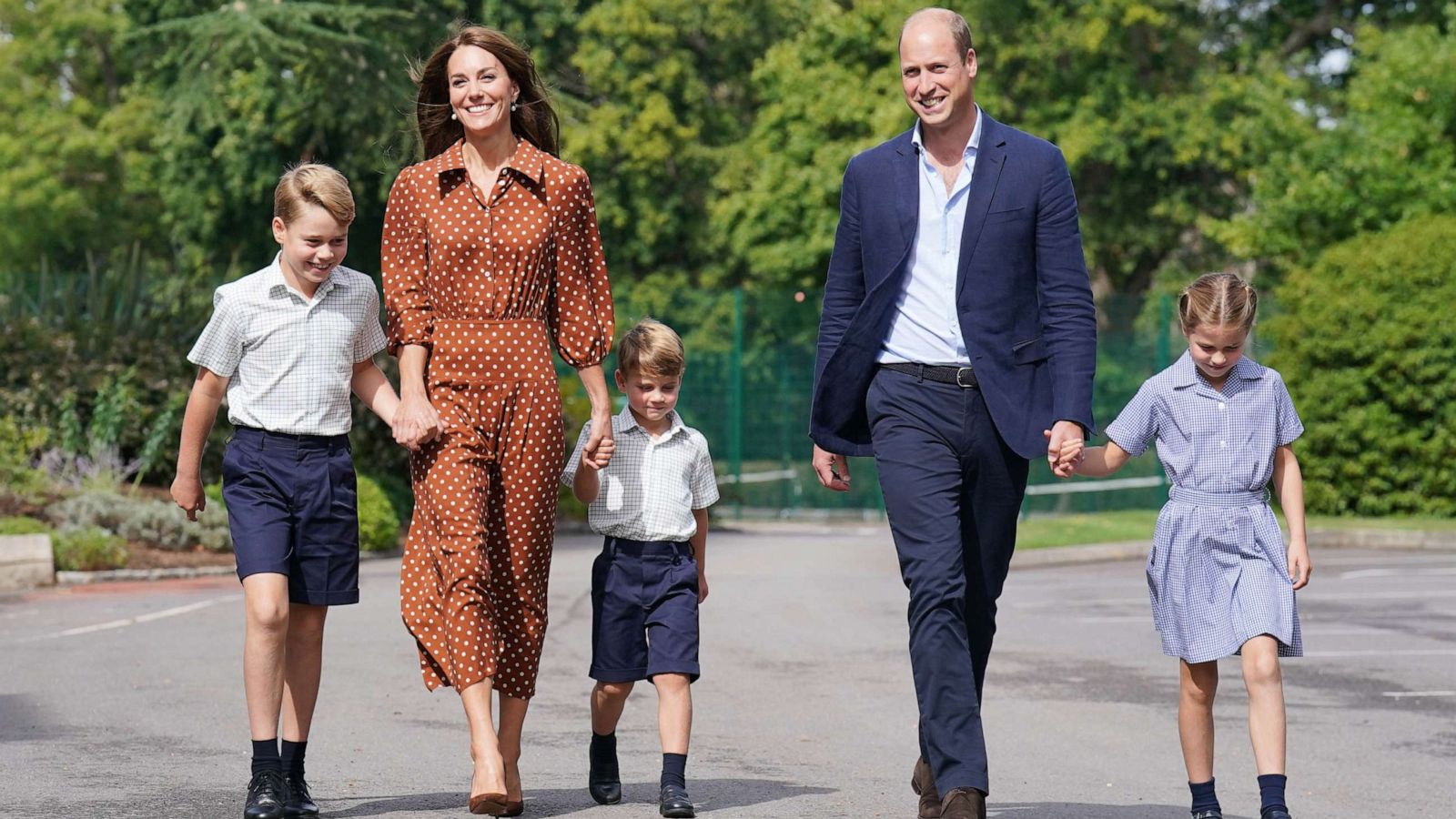 PHOTO: Prince George, Princess Charlotte and Prince Louis (C), accompanied by their parents the Prince William, Duke of Cambridge and Catherine, Duchess of Cambridge, arrive at Lambrook School, near Ascot on Sept. 7, 2022 in Bracknell, England.