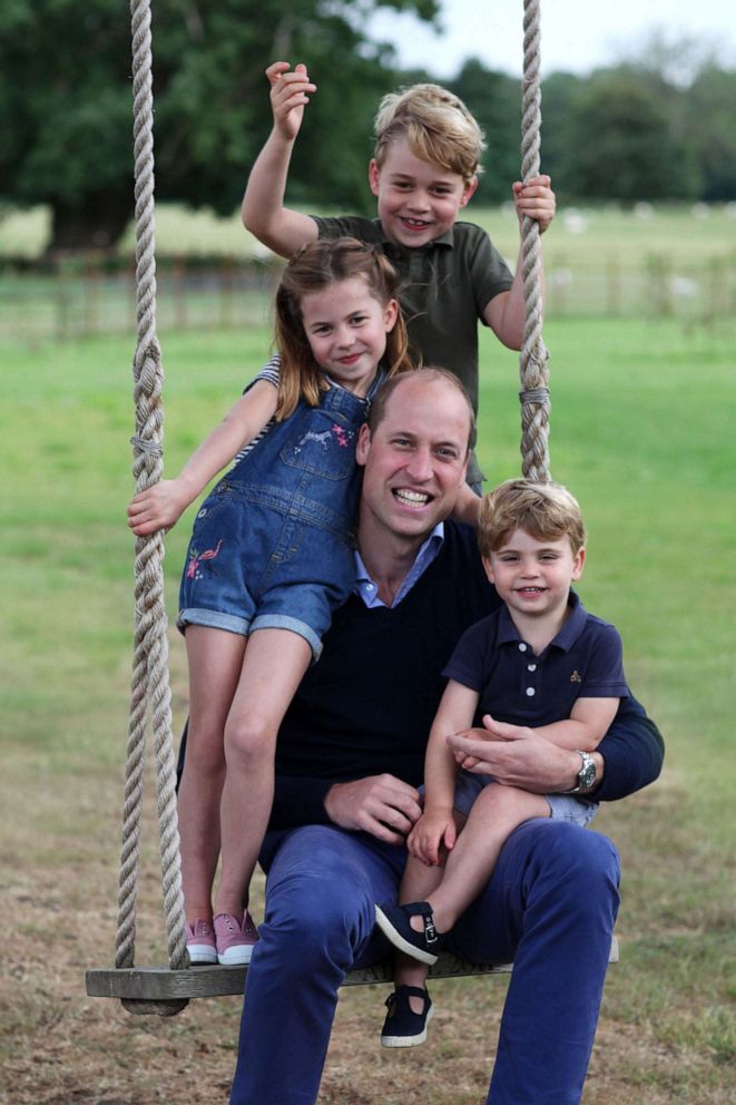 Rejse Delegeret nøgle Duchess of Cambridge shares new photos of Prince William and their kids for  Father's Day - Good Morning America