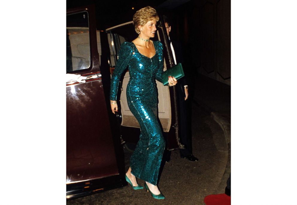 PHOTO: Princess Diana arrives at the Pink Diamond Charity Ball at Royal Lancaster Hotel in London, Dec. 4, 1990.