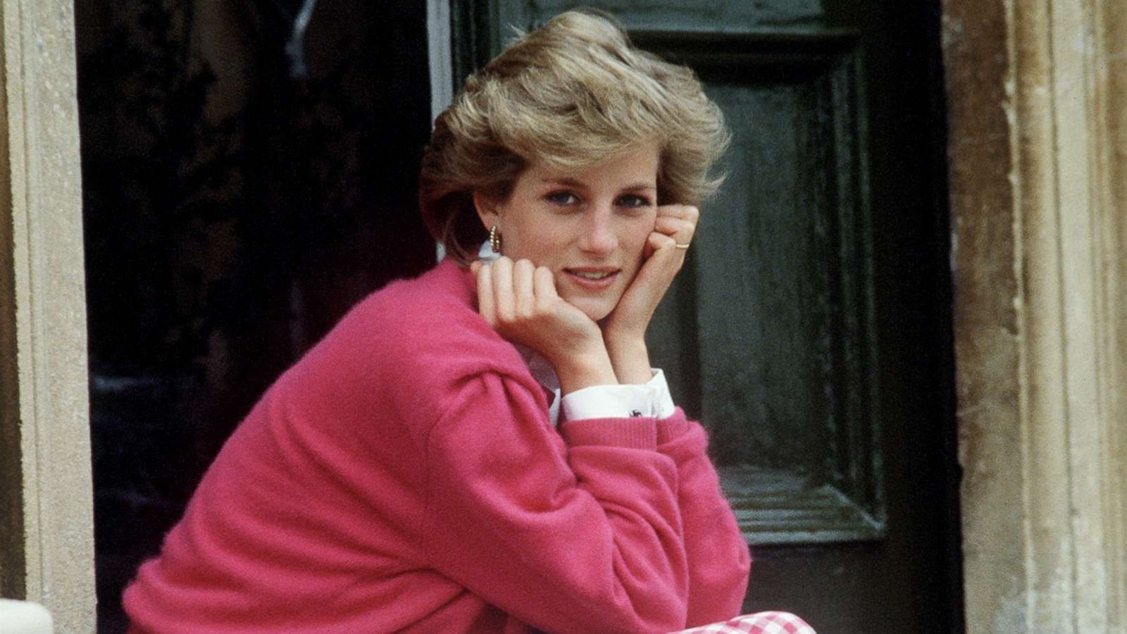 PHOTO: Diana, Princess of Wales sits on a step at her home at Highgrove House in Doughton, Gloucestershire, July 18, 1986.