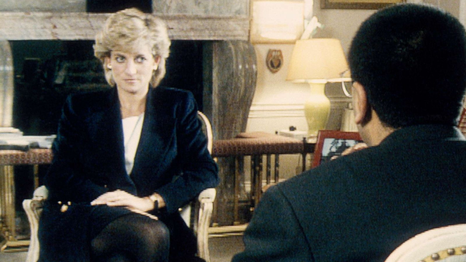 PHOTO: Martin Bashir interviews Princess Diana in Kensington Palace for the television program Panorama, Nov. 20, 1995.