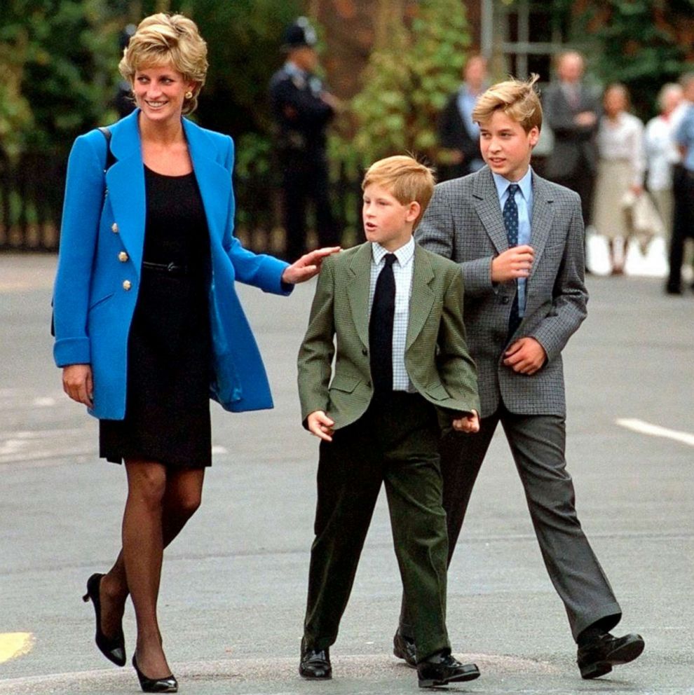 PHOTO: Diana, Princess of Wales accompanies sons, Prince Harry and Prince William to Manor House at Eton college, June, 9, 1995.