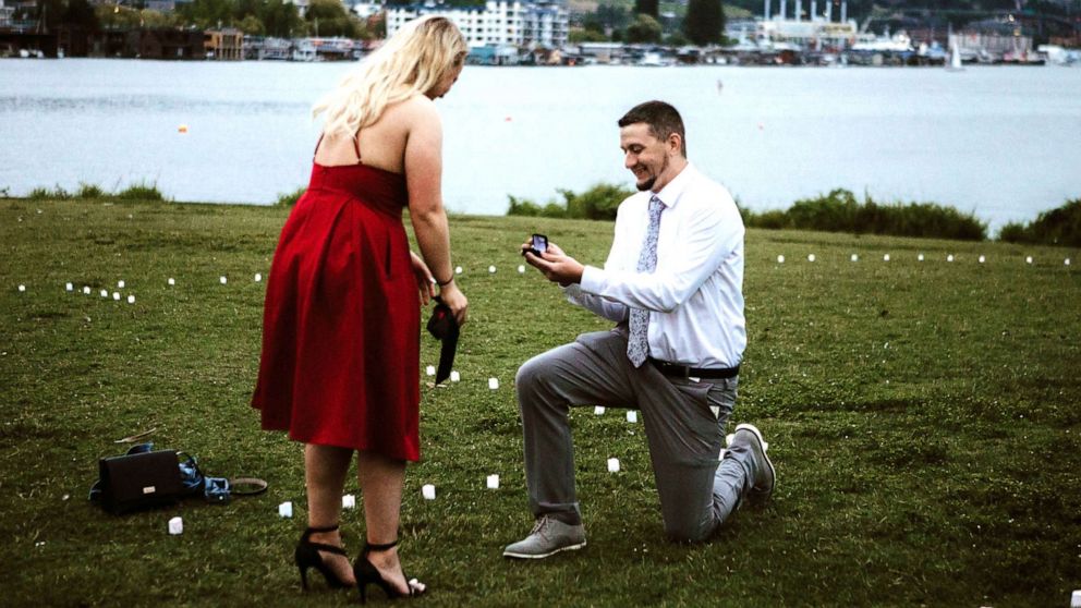 Man pulls off elaborate 'Grey's Anatomy'-themed proposal for...
