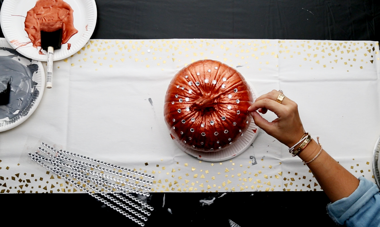 PHOTO: These simple pumpkin tutorials will glam up your front porch this Halloween.