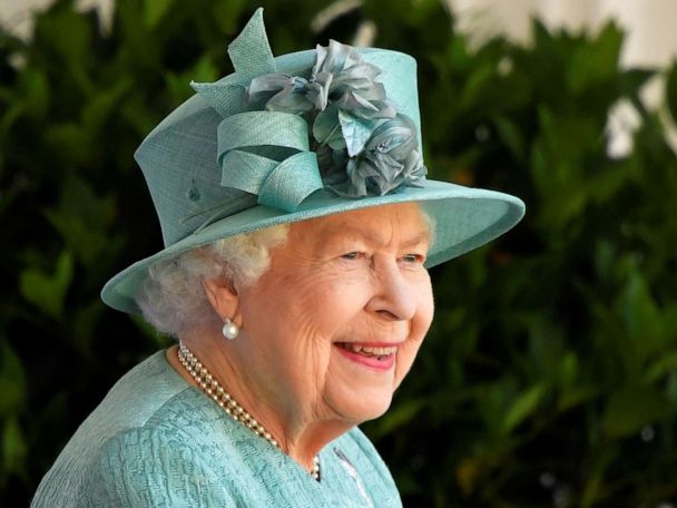 queen-elizabeth-01-rt-iwb-