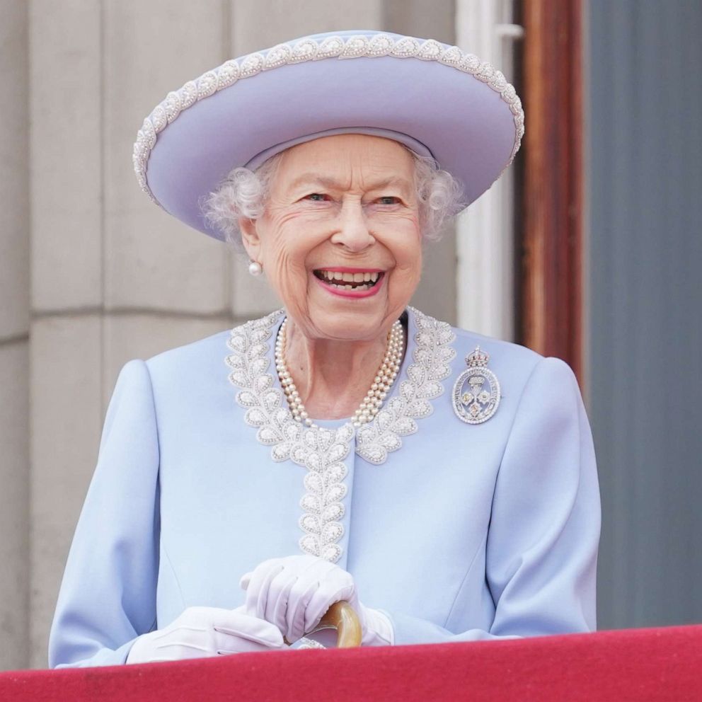 VIDEO: Grandma goals: A look at Queen Elizabeth II with her grandkids and great-grandchildren 