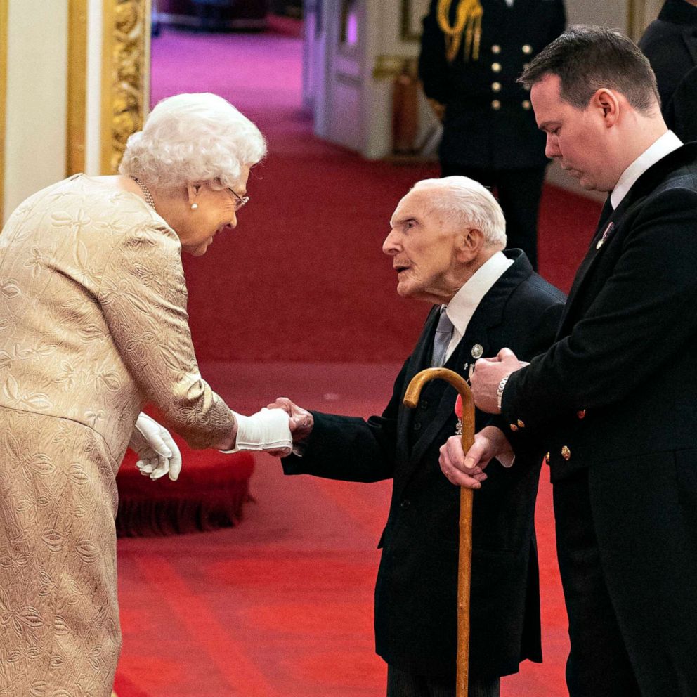Queen Elizabeth Wears Gloves At Investiture Ceremony Amid Coronavirus Scare Abc News